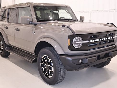 New 2026 Ford Bronco Outer Banks AWD/4WD image 3