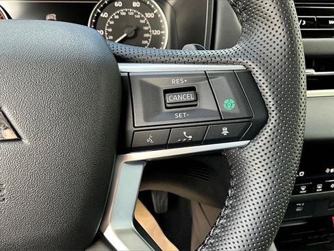 New 2025 Mitsubishi Outlander SE image 12