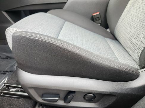 Used 2023 Nissan Rogue SV image 9