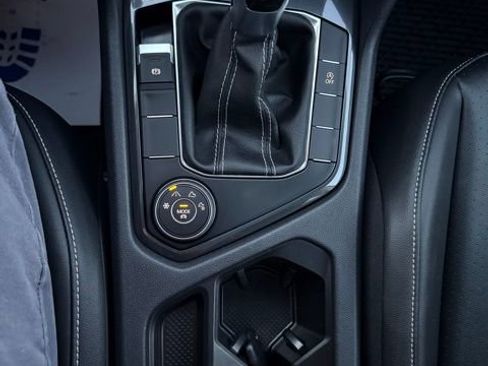 Certified 2022 Volkswagen Tiguan SE w/ Panoramic Sunroof Package image 26