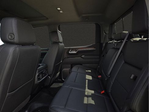 Used 2025 GMC Sierra 1500 Denali image 9