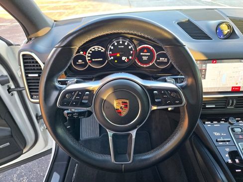 Used 2020 Porsche Cayenne image 31