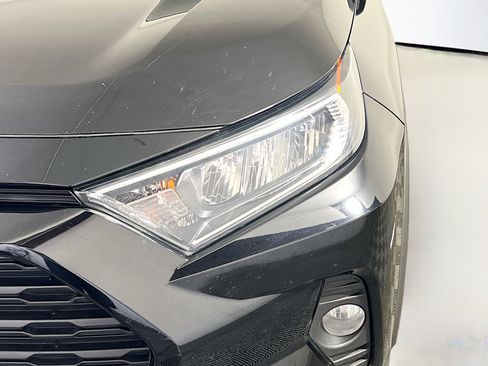Used 2021 Toyota RAV4 XLE image 11