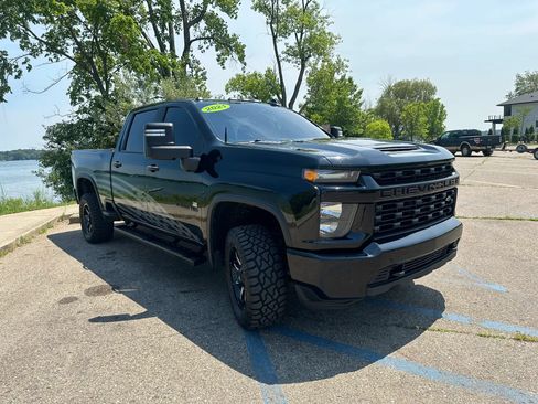 Used 2021 Chevrolet Silverado 2500 Custom w/ Custom Value Package AWD/4WD image 3