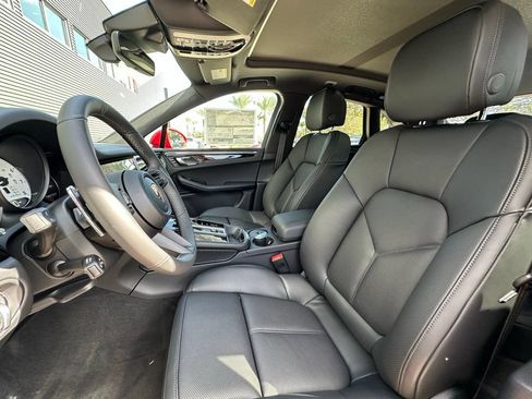 Used 2026 Porsche Macan AWD/4WD image 5