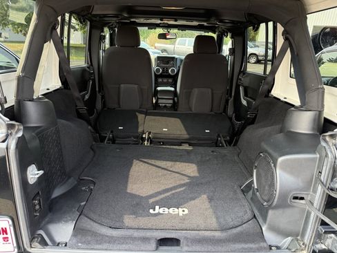 Used 2014 Jeep Wrangler Unlimited Sahara w/ Connectivity Group AWD/4WD image 14