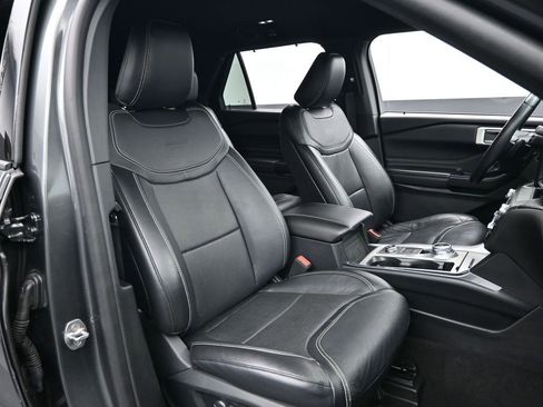 Used 2020 Ford Explorer ST image 32