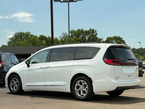 Used 2023 Chrysler Pacifica Limited FWD image 43