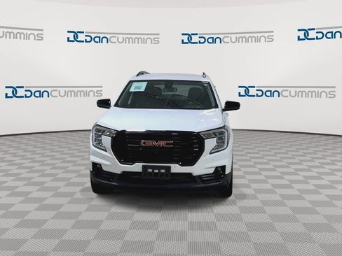Used 2022 GMC Terrain SLT w/ Infotainment Package II FWD image 4