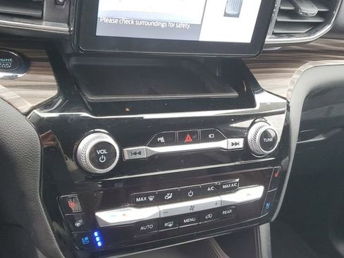 Used 2022 Ford Explorer Limited image 29