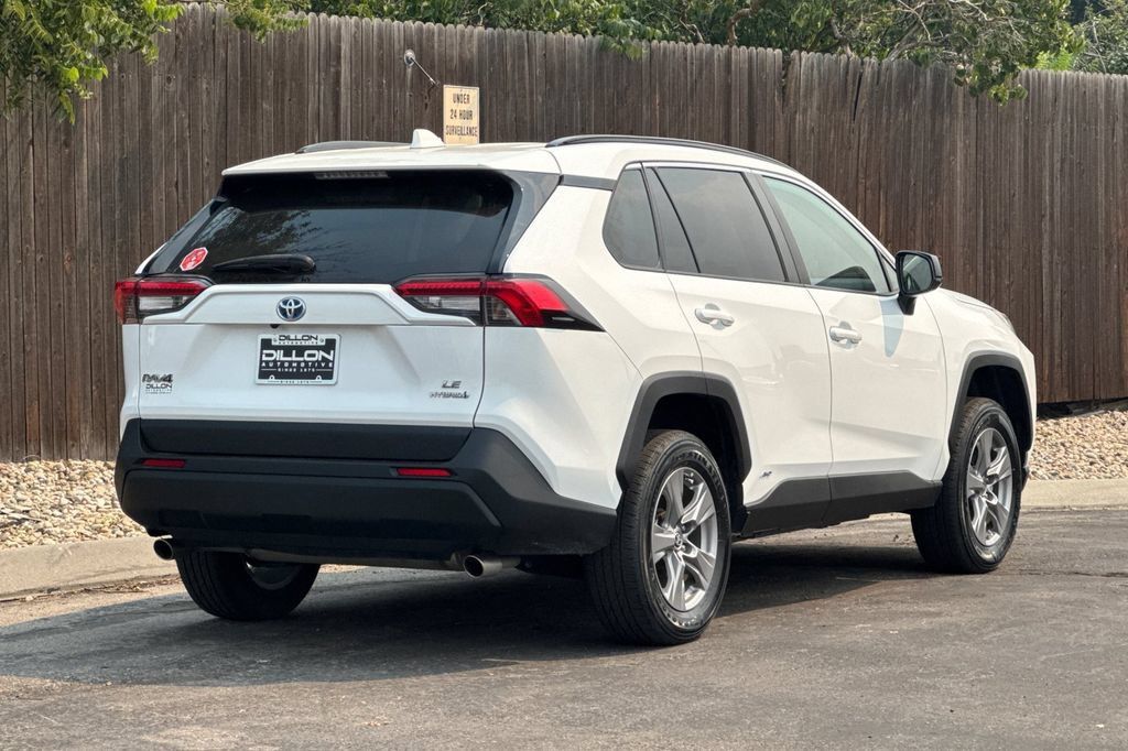 Used 2022 Toyota RAV4 LE AWD/4WD image 7