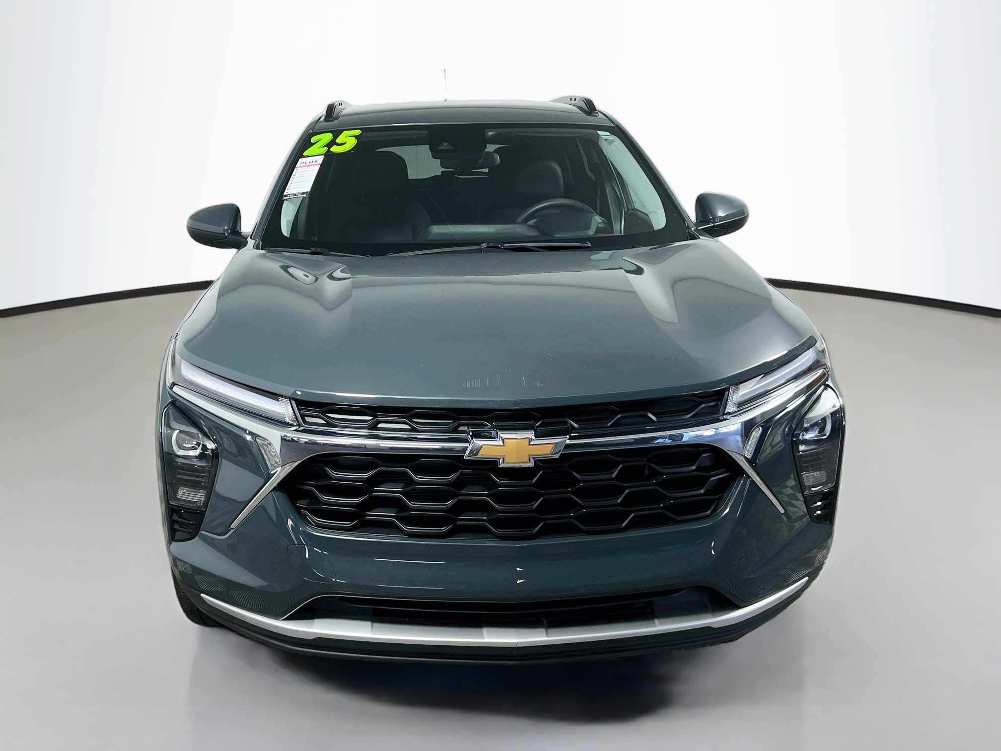 Used 2025 Chevrolet Trax LT FWD image 11
