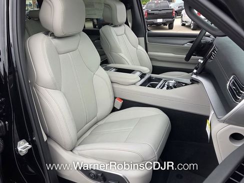 New 2026 Jeep Grand Wagoneer Limited AWD/4WD image 18