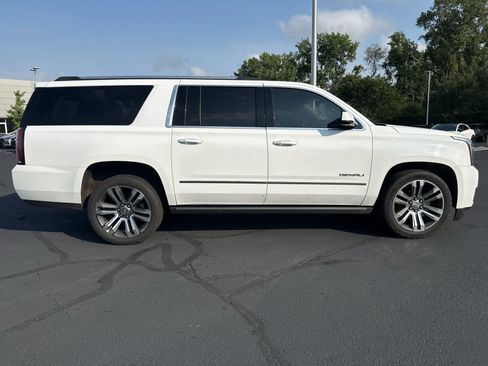 Used 2020 GMC Yukon XL Denali w/ Denali Premium Package AWD/4WD image 5