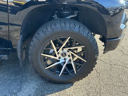Used 2023 Chevrolet Silverado 1500 Custom image 14