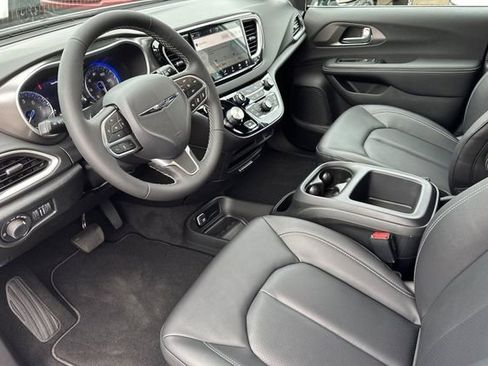 New 2026 Chrysler Voyager LX image 10
