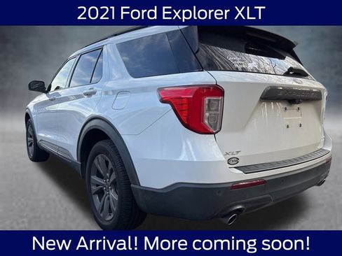 Used 2021 Ford Explorer XLT w/ Equipment Group 202A image 3