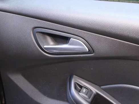 Used 2018 Ford Focus SE image 12