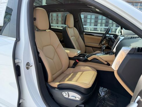 Used 2016 Porsche Cayenne S image 14