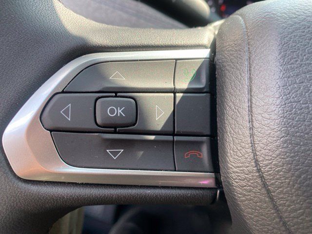 Used 2025 Jeep Compass Latitude AWD/4WD image 16
