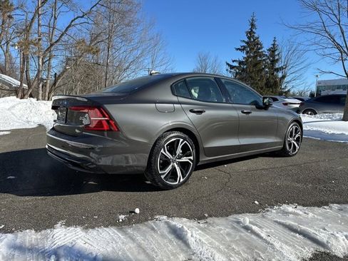 Certified 2025 Volvo S60 B5 Core image 9