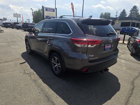 Used 2017 Toyota Highlander LE AWD/4WD image 13