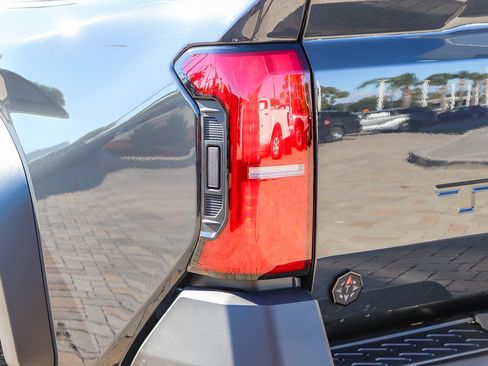 Used 2025 Toyota Tacoma Trailhunter image 15