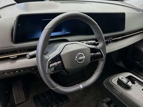Used 2025 Nissan Ariya AWD image 18