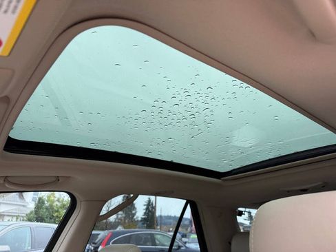 Used 2004 Cadillac SRX V8 w/ Preferred Equipment Group image 19