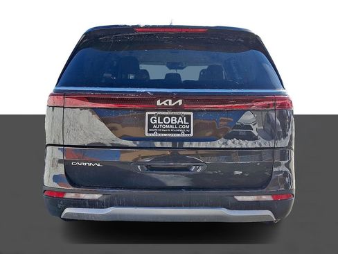 Used 2024 Kia Carnival EX image 6
