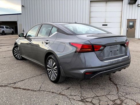 Used 2023 Nissan Altima 2.5 SV image 3