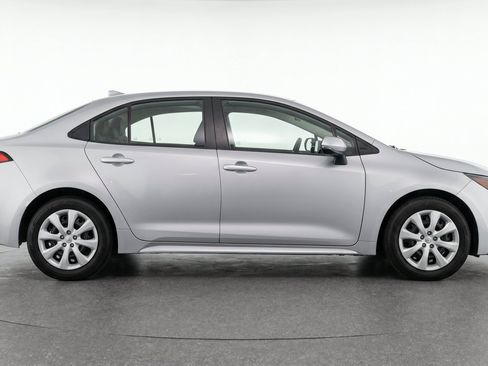 Used 2025 Toyota Corolla LE FWD image 11