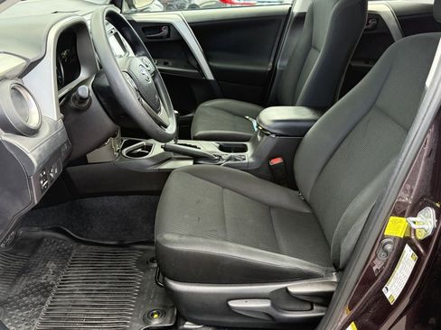 Used 2018 Toyota RAV4 LE image 18