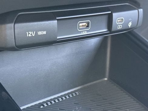 New 2025 Kia Niro EX Touring image 16