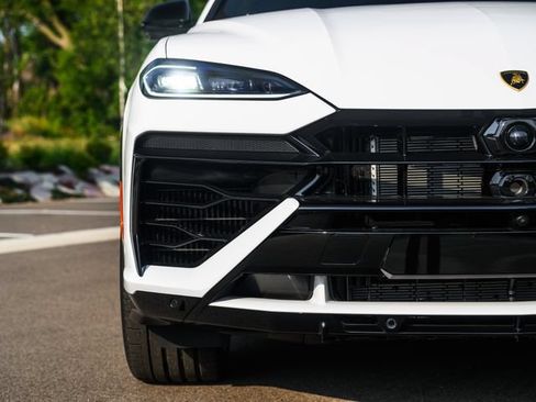 Used 2025 Lamborghini Urus SE AWD/4WD image 73