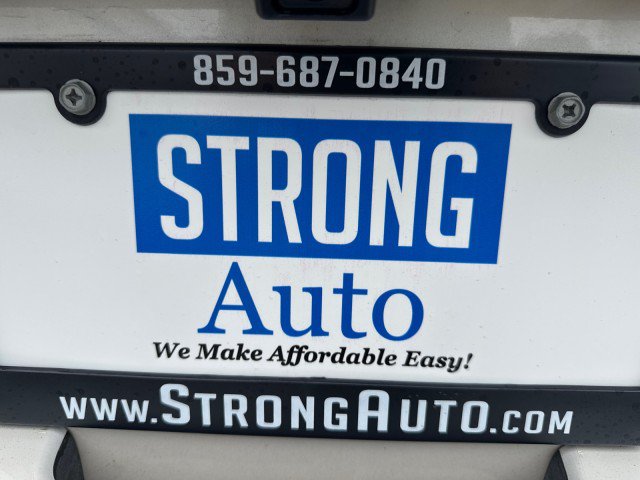 Used 2013 GMC Yukon XL Denali AWD/4WD image 14