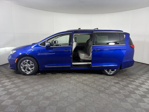 Used 2021 Chrysler Pacifica Limited w/ Premium & Safety Sphere Group image 26