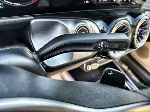 Used 2022 Mercedes-Benz GLB 250 image 31