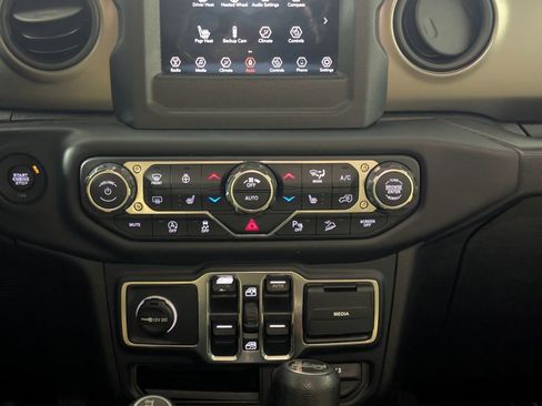 Used 2019 Jeep Wrangler Unlimited Sport S image 16