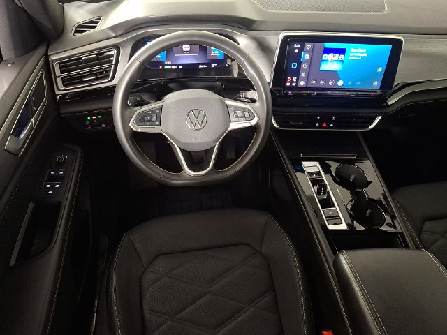 Used 2024 Volkswagen Atlas Cross Sport SE AWD/4WD image 2