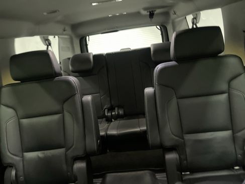 Used 2017 Chevrolet Suburban LT image 11