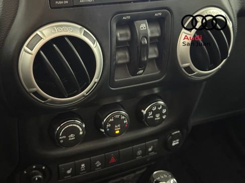 Used 2017 Jeep Wrangler Unlimited Rubicon w/ Connectivity Group AWD/4WD image 18