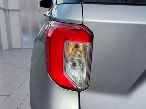 Used 2020 Ford Explorer XLT AWD/4WD image 10