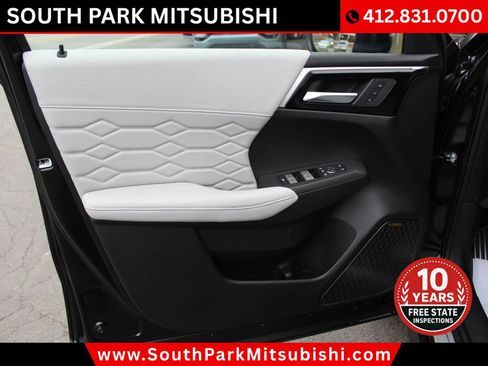Used 2025 Mitsubishi Outlander GT image 13