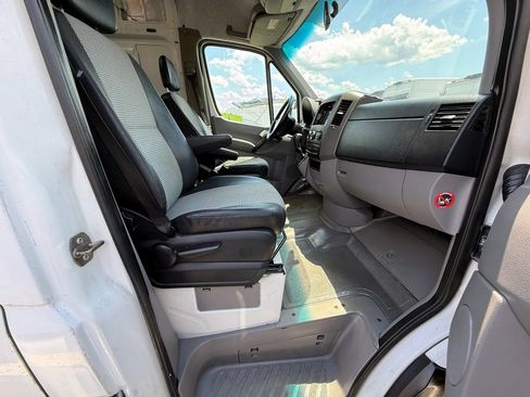 Used 2008 Dodge Sprinter 2500 RWD image 44