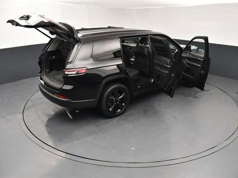Used 2023 Jeep Grand Cherokee L Limited w/ Black Appearance Package image 30