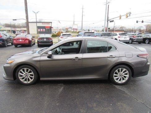 Used 2021 Toyota Camry LE image 4