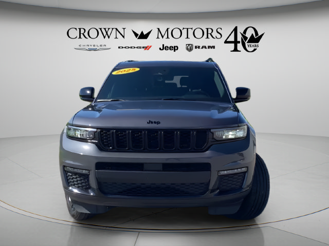 Used 2025 Jeep Grand Cherokee L Limited w/ Black Appearance Package AWD/4WD image 2