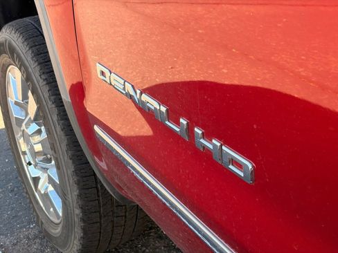 Used 2018 GMC Sierra 2500 Denali w/ Duramax Plus Package AWD/4WD image 9