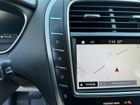 Used 2019 Lincoln Nautilus Select image 24